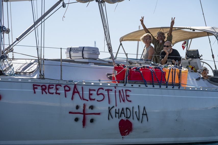 Israel comenzó este viernes las deportaciones de activistas de la flotilla con ayuda humanitaria para Gaza, cuyos organizadores señalaron que el último de sus barcos había sido interceptado. Israel comenzó este viernes las deportaciones de activistas de la flotilla con ayuda humanitaria para Gaza, cuyos organizadores señalaron que el último de sus barcos había sido interceptado.