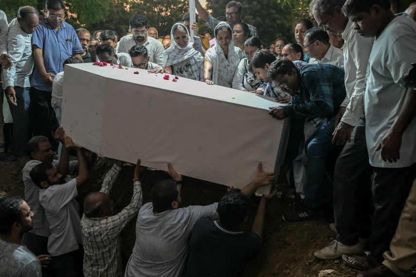 Continúa en India la identificación de las víctimas del accidente aéreo