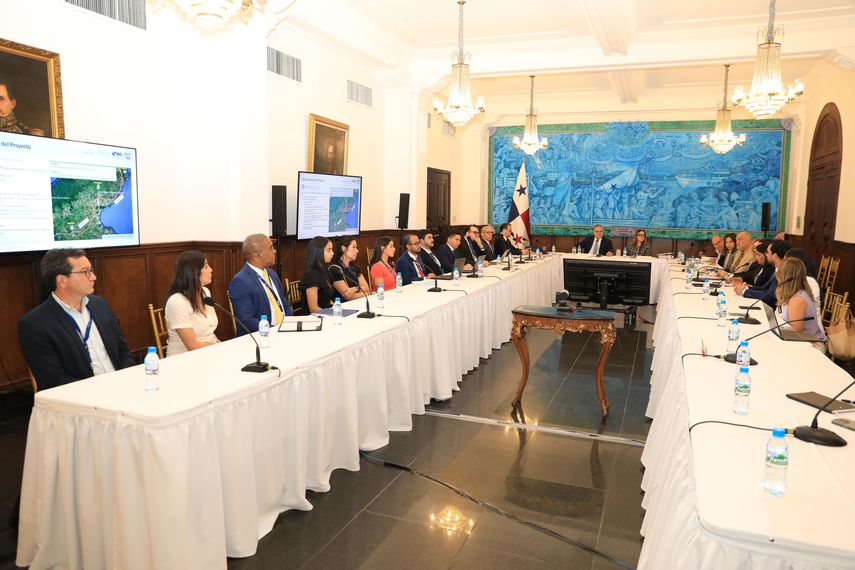 Autorizan al MOP iniciar proceso de licitación para rehabilitar tramo carretero Capira-Santiago