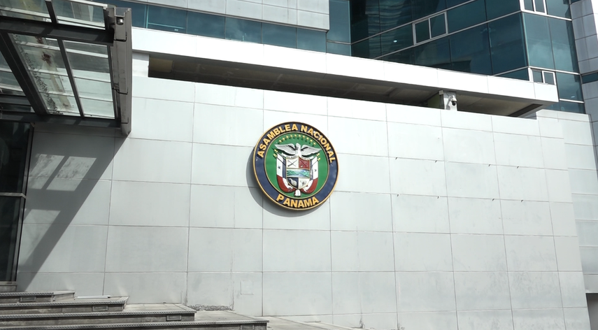 El diputado Ernesto Cedeño explicó que actualmente en Panamá existen restaurantes que venden combos sin ofrecer la alternativa de agua El diputado Ernesto Cedeño explicó que actualmente en Panamá existen restaurantes que venden combos sin ofrecer la alternativa de agua