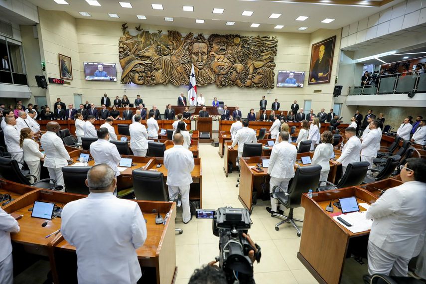 El presidente de Panamá, José Raúl Mulino, aseguró este martes que el país centroamericano va "recuperando la confianza" internacional ante las listas que lo consideran un paraíso fiscal y de las que espera salir en un futuro próximo. El presidente de Panamá, José Raúl Mulino, aseguró este martes que el país centroamericano va "recuperando la confianza" internacional ante las listas que lo consideran un paraíso fiscal y de las que espera salir en un futuro próximo.