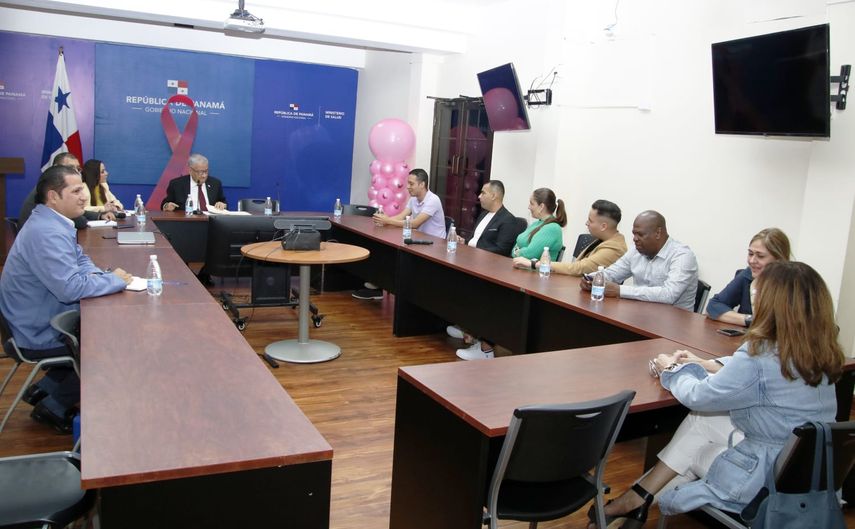 Colombia explora instalar fábrica de medicamentos en Panamá