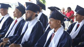 Alrededor de 361 privados de libertad de los centros penitenciarios La Joya, La Joyita y La Nueva Joya culminaron sus estudios de premedia y Bachiller en Comercio con énfasis en Pequeña y Mediana Empresa, tras superar satisfactoriamente los distintos niveles del sistema educativo panameño.