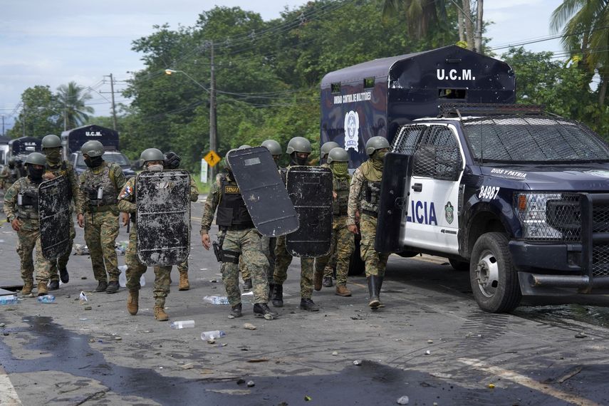 Agentes de la Policía Nacional se han tomado Bocas del Toro en medio del Estado de Urgencia declarado por el Gobierno Nacional. Agentes de la Policía Nacional se han tomado Bocas del Toro en medio del Estado de Urgencia declarado por el Gobierno Nacional.