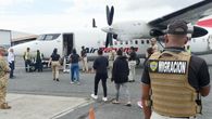 El Gobierno de Panamá aprobó un régimen especial por 30 días para el tránsito temporal de migrantes americanos de habla hispana que estén en un proceso de repatriación hacia su país de origen u otra nación, que excluye a mujeres embarazadas y menores de edad. El Gobierno de Panamá aprobó un régimen especial por 30 días para el tránsito temporal de migrantes americanos de habla hispana que estén en un proceso de repatriación hacia su país de origen u otra nación, que excluye a mujeres embarazadas y menores de edad.