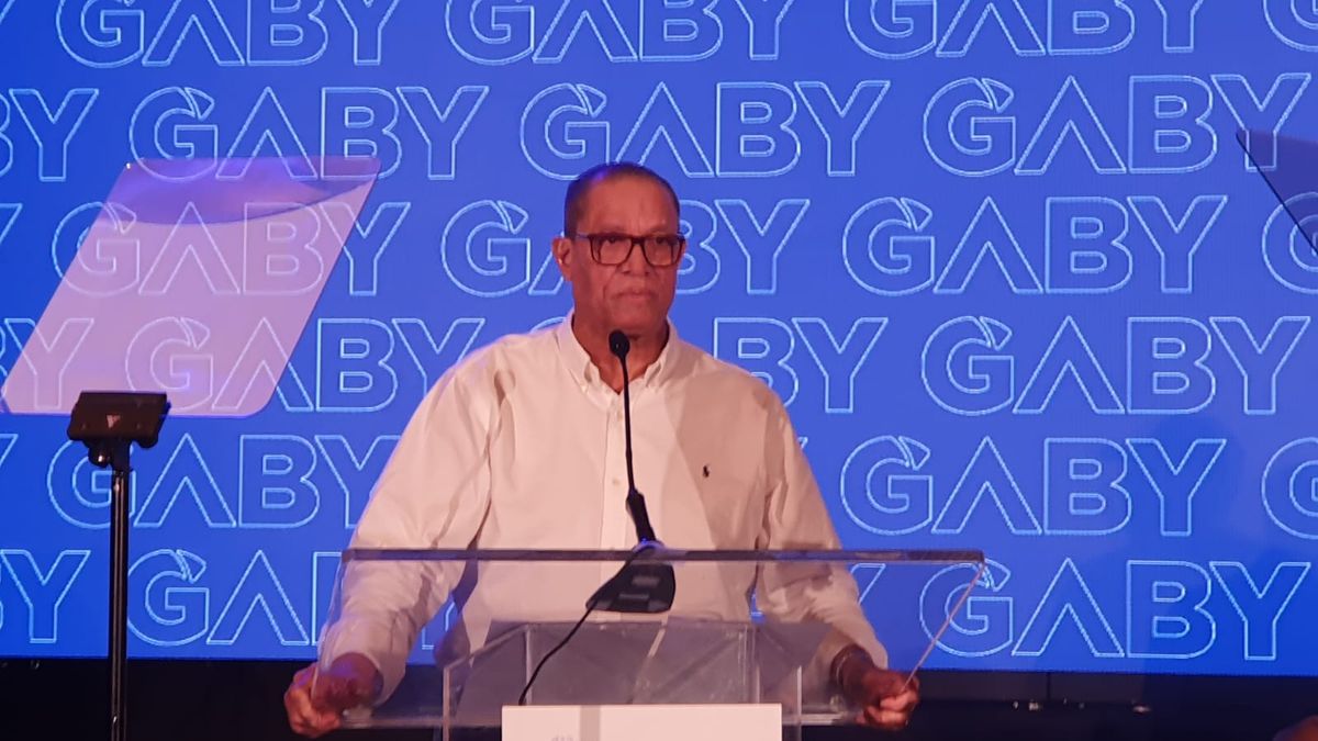 Camilo Alleyne, exministro de Martín Torrijos compañero de fórmula Gaby Carrizo Camilo Alleyne, exministro de Martín Torrijos compañero de fórmula Gaby Carrizo
