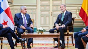 Mulino y el rey de España hablan sobre la necesidad de actualizar acuerdos de cooperación