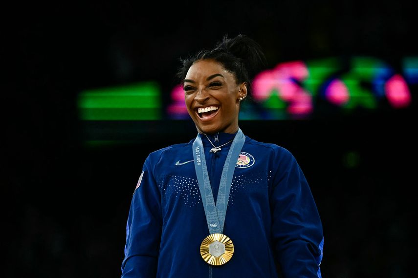 Simone Biles dice estar muy orgullosa de sí misma tras participación en Olimpiadas