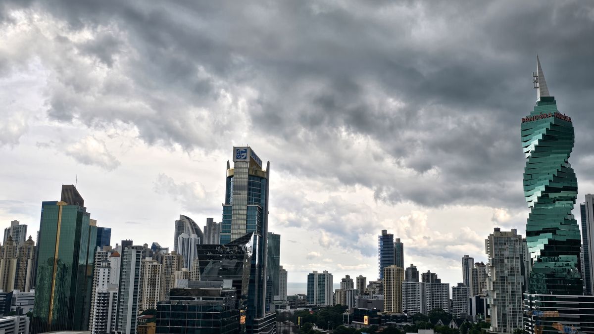 Panamá bajo vigilancia por la llegada de la onda tropical número 43 Panamá bajo vigilancia por la llegada de la onda tropical número 43