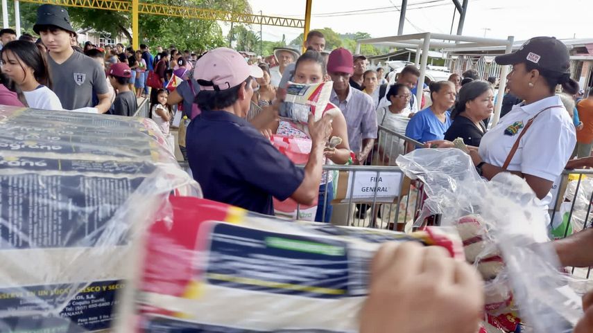 El arroz es el producto más buscado y es vendido en todas las Agroferias de Panamá, tiene un costo de B/ 0.25 centavos la libra. El arroz es el producto más buscado y es vendido en todas las Agroferias de Panamá, tiene un costo de B/ 0.25 centavos la libra.