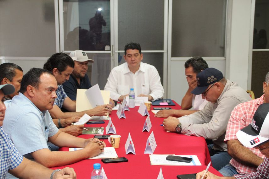 El viceministro del MIDA dijo que fueron socios estratégicos durante estos años, apoyando a productores de arroz en lo necesario para el éxito de sus cosechas. El viceministro del MIDA dijo que fueron socios estratégicos durante estos años, apoyando a productores de arroz en lo necesario para el éxito de sus cosechas.