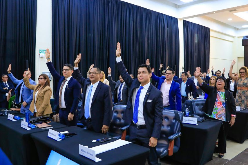 Congreso de El Salvador ratifica eliminación de financiación a partidos en la Constitución