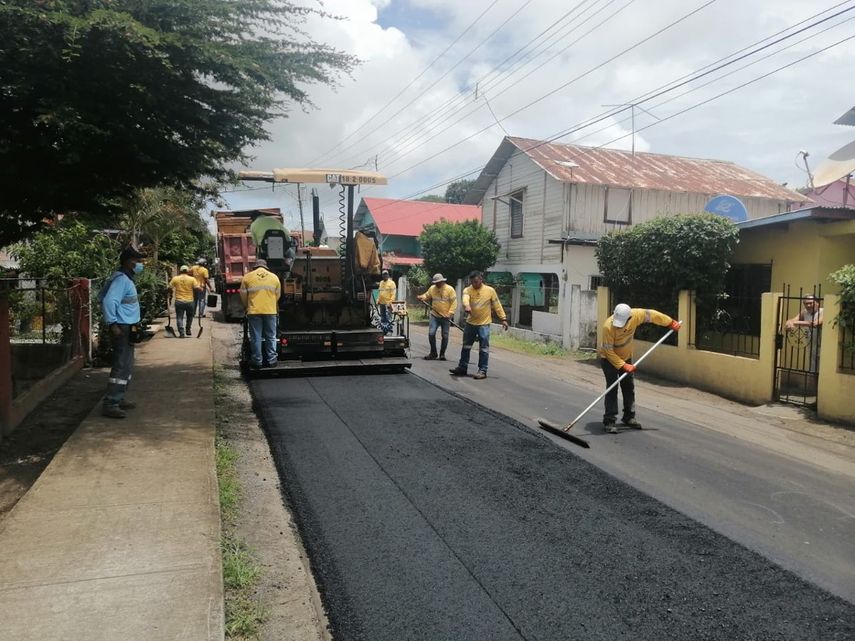 El director del MOP en Chiriquí MOP reconoció que la calle en Barú estaba fatigada por el alto tráfico vehicular y tramos desnivelados.