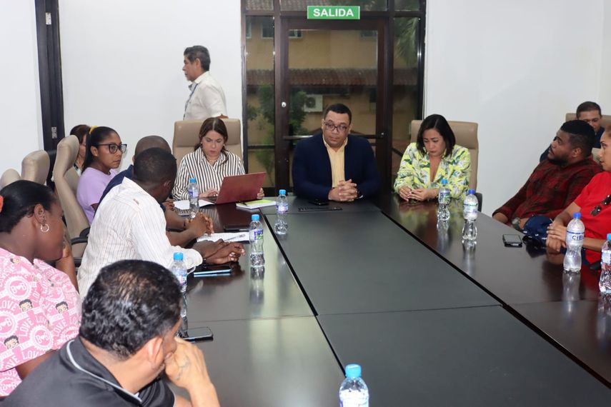 Meduca y docentes THFA se reúnen para tratar pagos adeudados