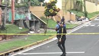 El conductor de un auto particular y una menor de 10 años que iba como pasajera murieron este miércoles en un ataque armado registrado en las cercanías de una escuela en la capital de Panamá, informaron las autoridades. El conductor de un auto particular y una menor de 10 años que iba como pasajera murieron este miércoles en un ataque armado registrado en las cercanías de una escuela en la capital de Panamá, informaron las autoridades.