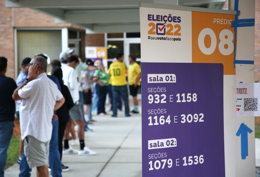 Brasil a la a espera de resultados de balotaje presidencial.