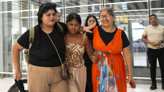 Momento de la llegada a Panamá de las ciudadanas liberadas. AFP Momento de la llegada a Panamá de las ciudadanas liberadas. AFP