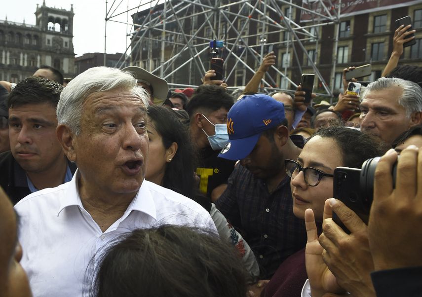 México: presidente encabeza marcha tras 4 años de gestión