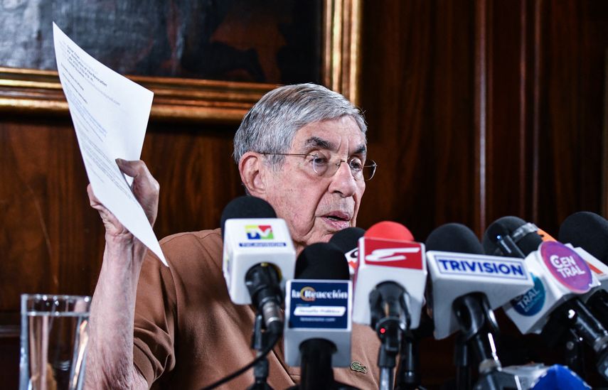 EEUU retira visa a expresidente costarricense y Nobel de la Paz Óscar Arias EEUU retira visa a expresidente costarricense y Nobel de la Paz Óscar Arias