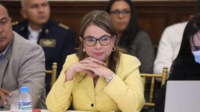 Ministra de Educación atiende solicitudes de la comunicad del Centro Educativo San Carlos