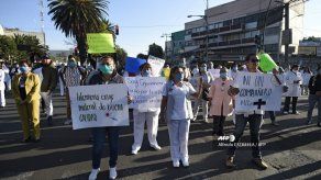 Médicos mexicanos batallan contra coronavirus