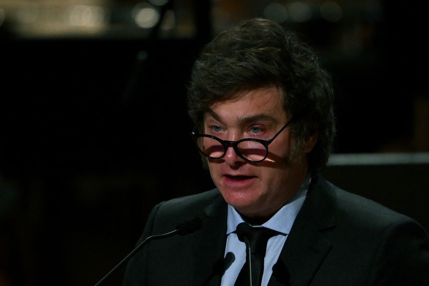 El presidente argentino, Javier Milei, tildó este viernes al socialismo de "satánico" y "cancerígeno", en la primera jornada de una visita a España, en la que recibió un nuevo ataque de un miembro del gobierno del socialista Pedro Sánchez. El presidente argentino, Javier Milei, tildó este viernes al socialismo de "satánico" y "cancerígeno", en la primera jornada de una visita a España, en la que recibió un nuevo ataque de un miembro del gobierno del socialista Pedro Sánchez.