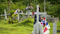 Con velas blancas y banderas de Panamá, los afectados por la construcción de un nuevo embalse para surtir tanto al Canal de Panamá como a la mitad de la población del país, rechazaron con una vigilia el traslado de ocho cementerios anunciado por las autoridades. Con velas blancas y banderas de Panamá, los afectados por la construcción de un nuevo embalse para surtir tanto al Canal de Panamá como a la mitad de la población del país, rechazaron con una vigilia el traslado de ocho cementerios anunciado por las autoridades.