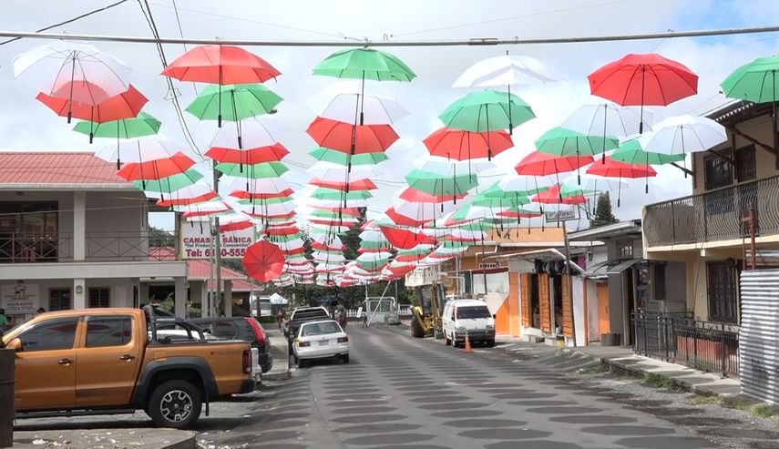 Ya conocida como la calle de los paraguas