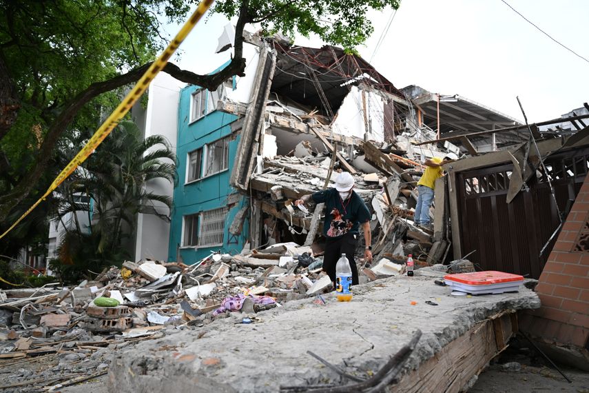 Colombia sigue removiendo escombros de devastador terremoto ya con escasas esperanzas de rescates