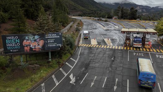 Boric supervisa labores de búsqueda de cinco mineros atrapados en mina en Chile