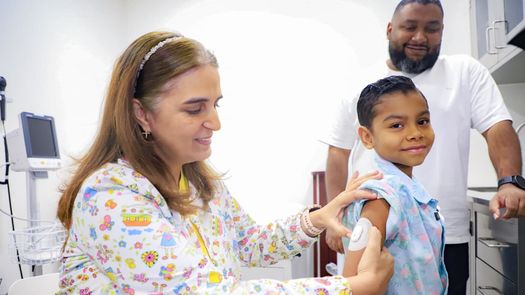 La Caja de Seguro Social (CSS) dio un paso decisivo hacia la modernización del manejo clínico de la diabetes en menores, al implementar en el Hospital Pediátrico de Alta Complejidad de la Ciudad de la Salud un innovador sistema de sensores para monitorear los niveles de azúcar en niños con diabetes tipo 1 y tipo 2. La Caja de Seguro Social (CSS) dio un paso decisivo hacia la modernización del manejo clínico de la diabetes en menores, al implementar en el Hospital Pediátrico de Alta Complejidad de la Ciudad de la Salud un innovador sistema de sensores para monitorear los niveles de azúcar en niños con diabetes tipo 1 y tipo 2.