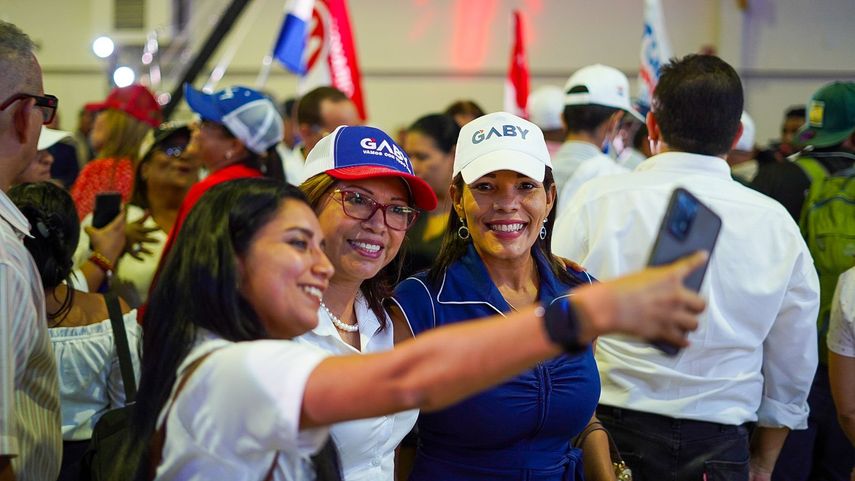 Campaña presidencial de Carrizo divide al PRD.