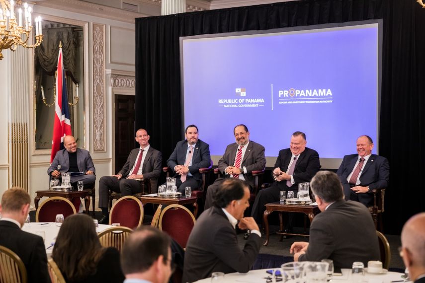 El gerente general de Banco Nacional de Panamá, Javier Carrizo Esquivel, participó con éxito en los Open House “Conectando con Panamá”, llevados a cabo en Reino Unido y España. El gerente general de Banco Nacional de Panamá, Javier Carrizo Esquivel, participó con éxito en los Open House “Conectando con Panamá”, llevados a cabo en Reino Unido y España. 