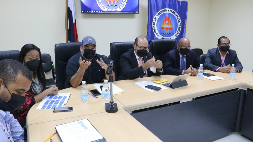Buscan reducir el impacto del aumento del combustible en Panamá