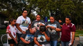 Estados Unidos comienza a enterrar a los muertos del tiroteo escolar