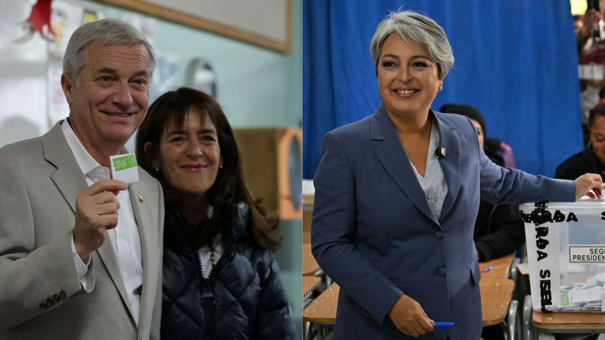 Chile vota este domingo en un país polarizado entre el candidato más a la derecha desde el fin de la dictadura de Augusto Pinochet hace 35 años y una comunista moderada que representa a la izquierda. Chile vota este domingo en un país polarizado entre el candidato más a la derecha desde el fin de la dictadura de Augusto Pinochet hace 35 años y una comunista moderada que representa a la izquierda.