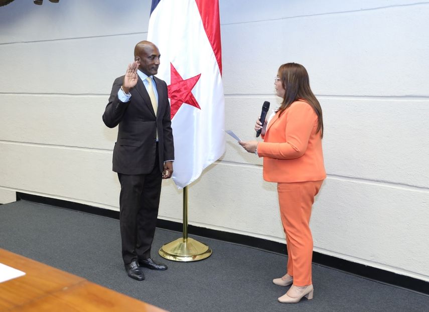 Nelson Jackson, electo representante de la Asamblea en junta del Canal de Panamá