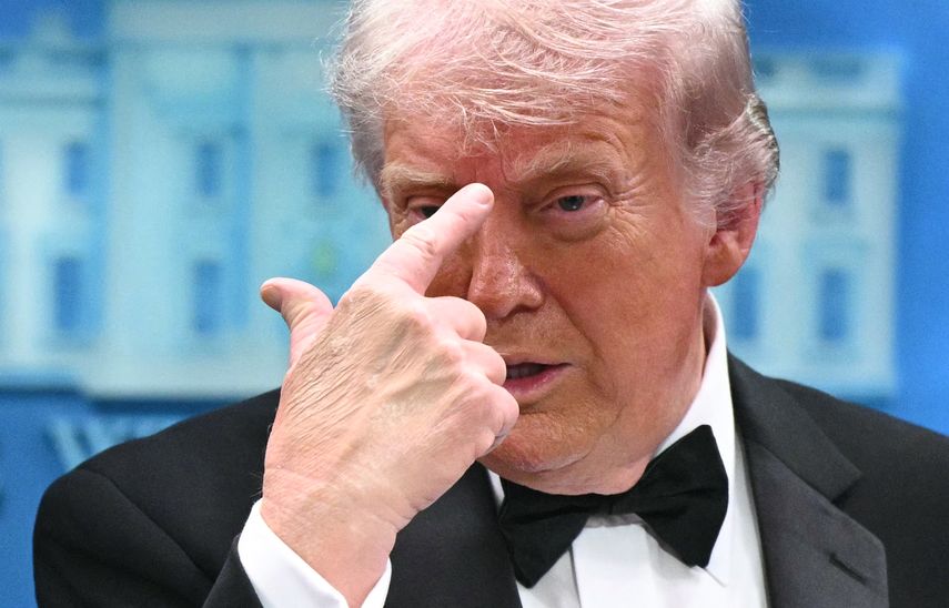 El sospechoso de irrumpir armado en una cena de gala a la que asistía Donald Trump comparecerá ante la justicia este lunes para responder por el ataque a tiros, el último episodio de violencia política en un Estados Unidos profundamente dividido.