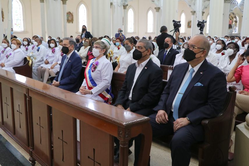 MINSA pidió a todas las enfermeras y enfermeros de Panamá permanecer unidos con la humildad y capacidad que los caracteriza la cual contribuye a una mejor atención en los servicios de salud. 