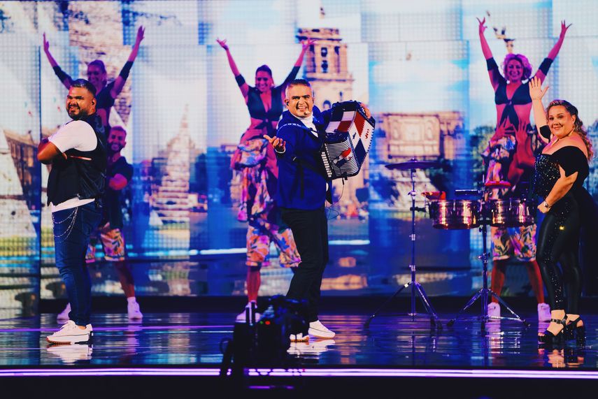 Panamá clasificó entre los tres finalistas en la competencia folclórica del Festival Internacional de la Canción Viña del Mar. Panamá clasificó entre los tres finalistas en la competencia folclórica del Festival Internacional de la Canción Viña del Mar.