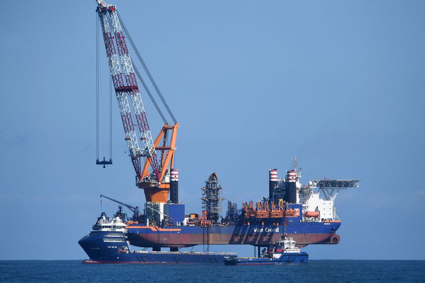 Las autoridades de Rusia acusaron el lunes a las fuerzas ucranianas de haber atacado plataformas de perforación de crudo en el mar.