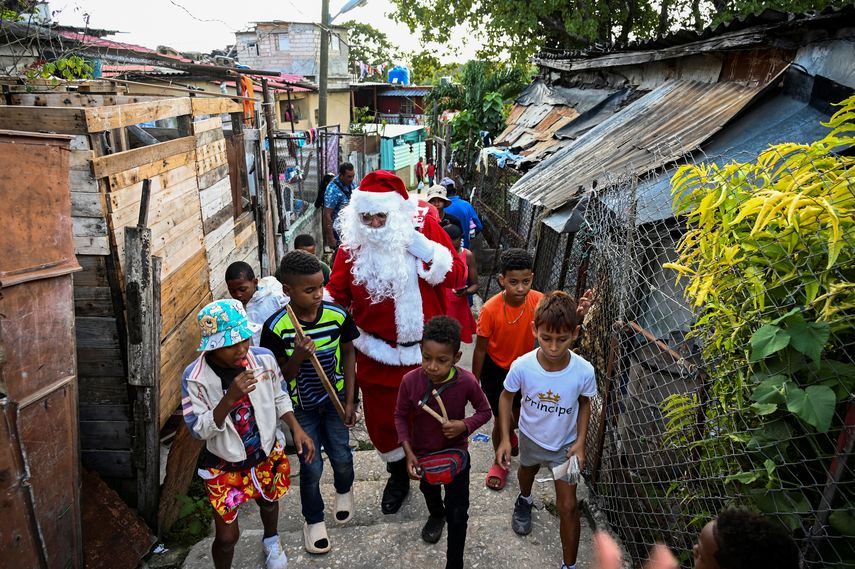 Cuba: Padres hacen magia para esta Navidad. Cuba: Padres hacen magia para esta Navidad.