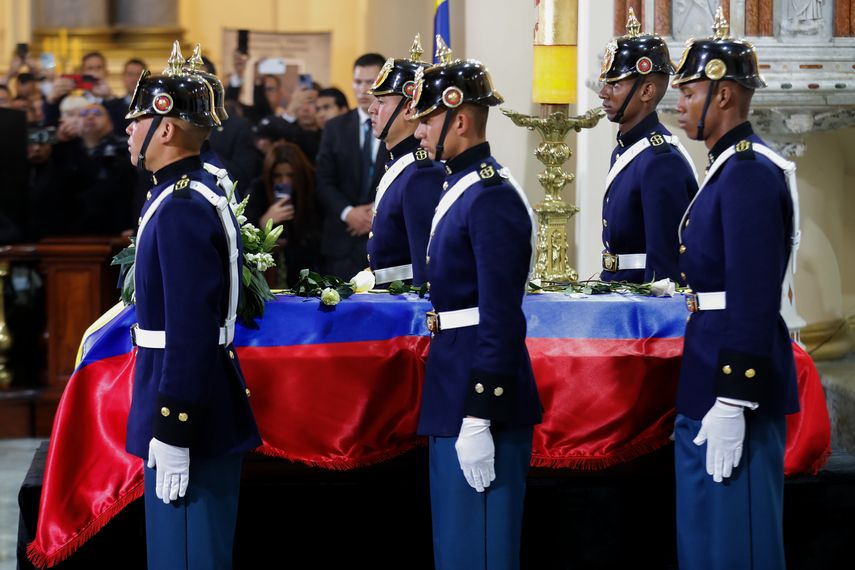 Con misa solemne y todos los honores, Colombia dice adiós a Miguel Uribe Turbay