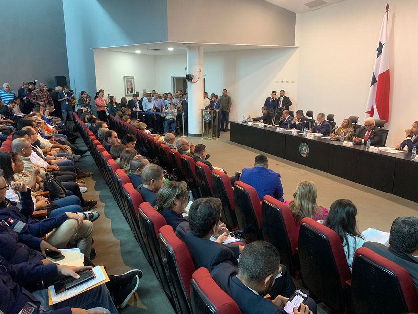 Debate de contrato minero en Colón y Coclé no se transmitirá. Debate de contrato minero en Colón y Coclé no se transmitirá.