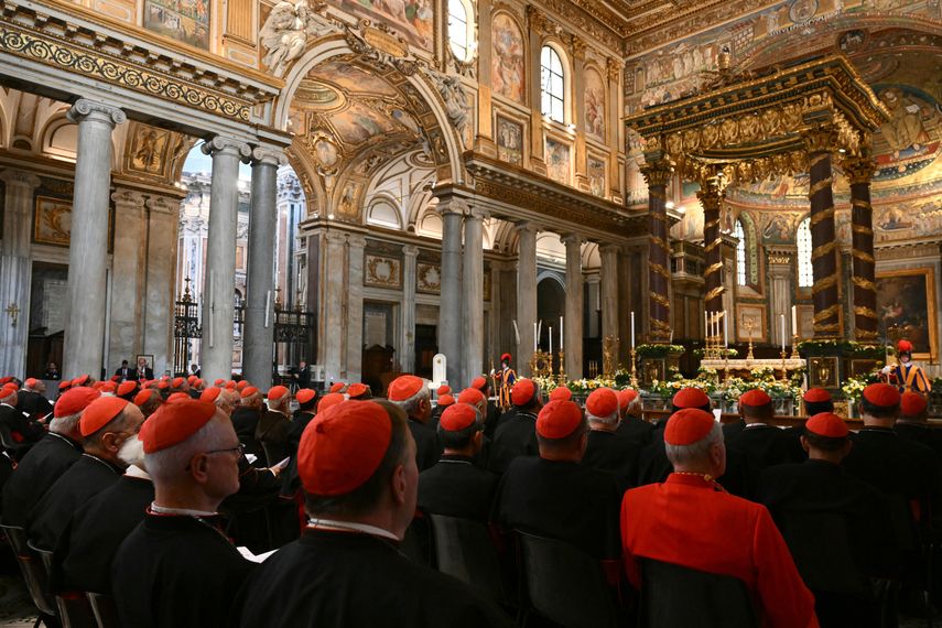 Los cardenales se instalan en el Vaticano para el cónclave