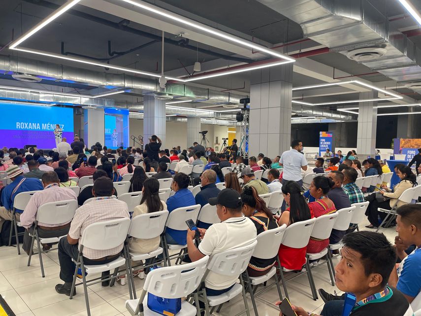 El Foro de Líderes Locales ha marcado un hito en la gestión pública, reuniendo a más de 1,500 autoridades locales en un vibrante espacio de diálogo y colaboración, manifestó la Autoridad Nacional de Descentralización (AND). El Foro de Líderes Locales ha marcado un hito en la gestión pública, reuniendo a más de 1,500 autoridades locales en un vibrante espacio de diálogo y colaboración, manifestó la Autoridad Nacional de Descentralización (AND).