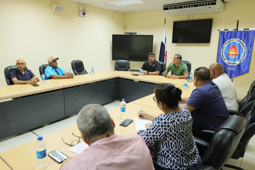 El aumento en los costos del combustible llevó a la instalación de una mesa de diálogo entre la Autoridad del Tránsito y Transporte Terrestre (ATTT) y dirigentes del transporte de Panamá Oeste