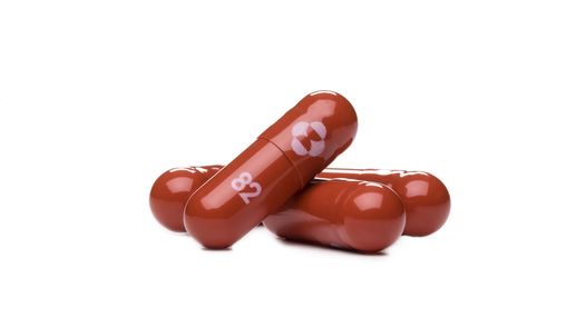 Merck y Pfizer anunciaron resultados alentadores para los primeros tratamientos orales contra covid-19