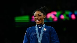 Simone Biles dice estar muy orgullosa de sí misma tras participación en Olimpiadas