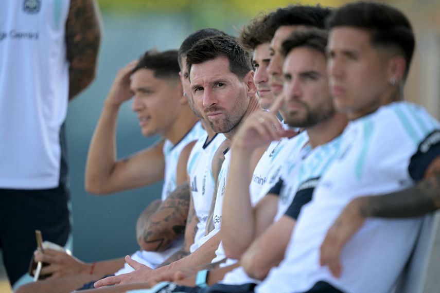 Solo Argentina puede evitar que el trofeo de la Copa del Mundo regrese a Europa. La vigente campeona sigue en pie a base de épica